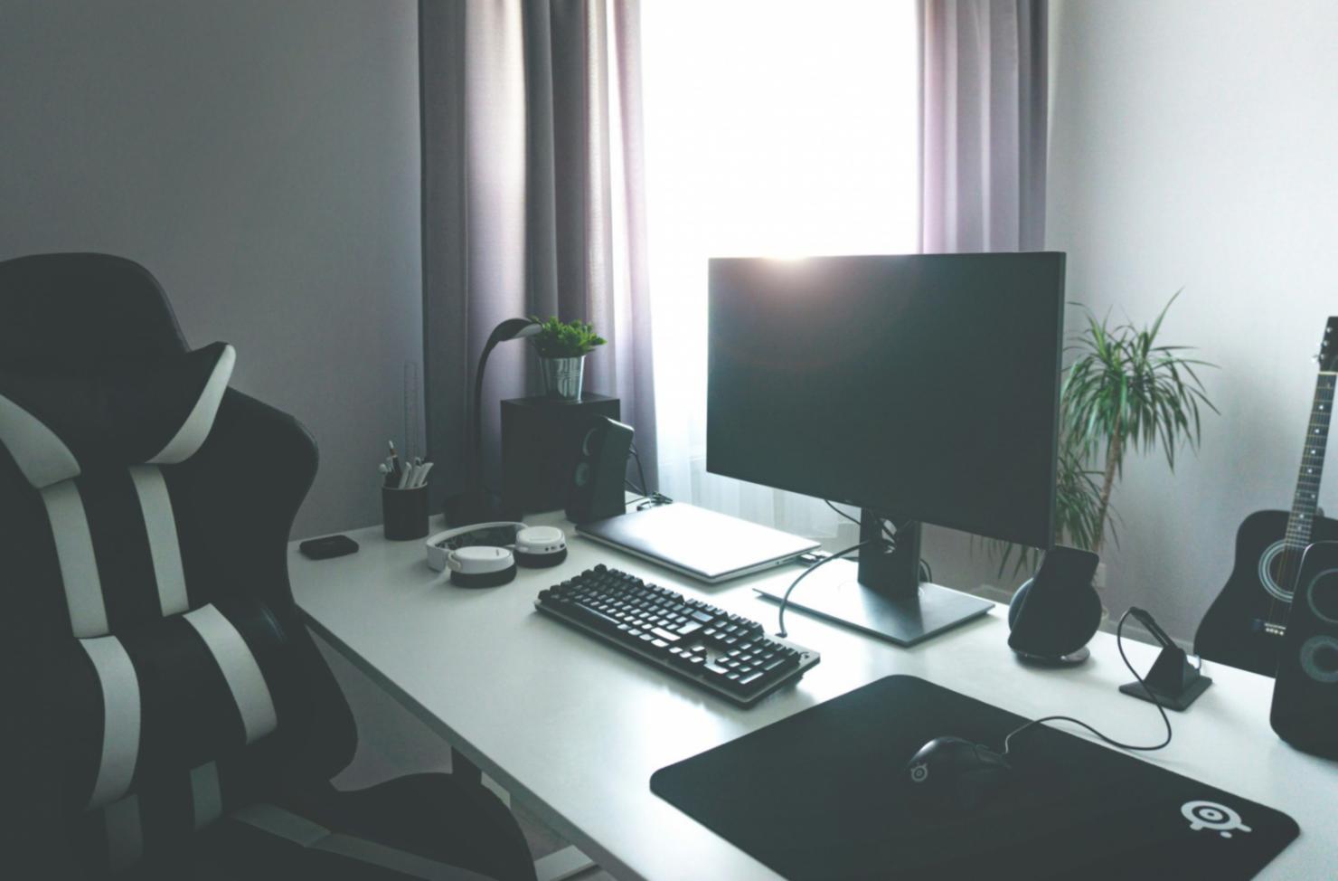 Ambiente di formazione moderno con postazioni per il cloud computing