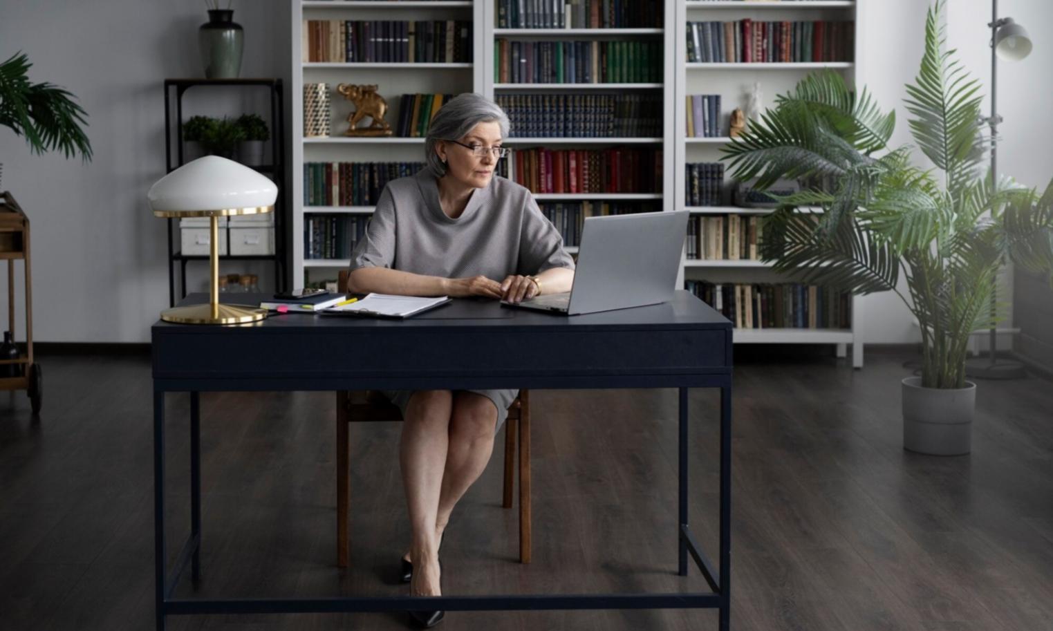 Laboratorio di virtualizzazione con server rack e workstation